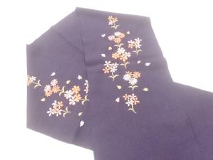 未使用品　縮緬地花模様刺繍半衿